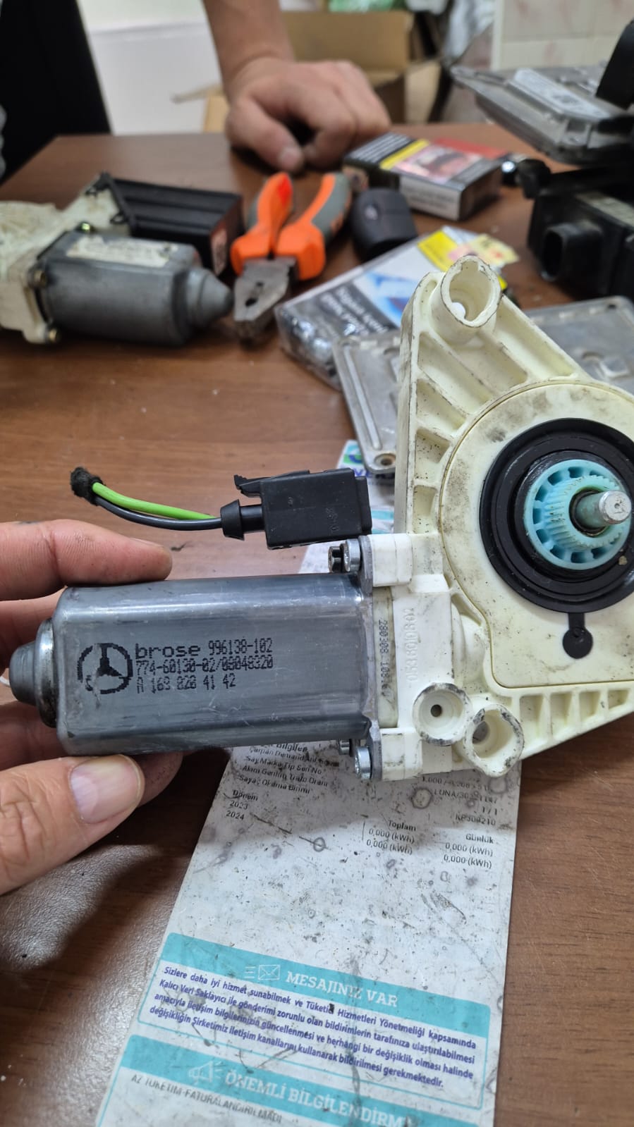 6R0959802B SEAT İBİZA 2009-2011 CAM MOTORU SAĞ ÖN